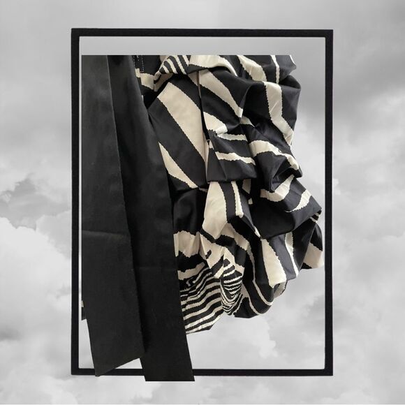 BLACK AND WHITE RUFFLED DRESS - Picture 11 of 14